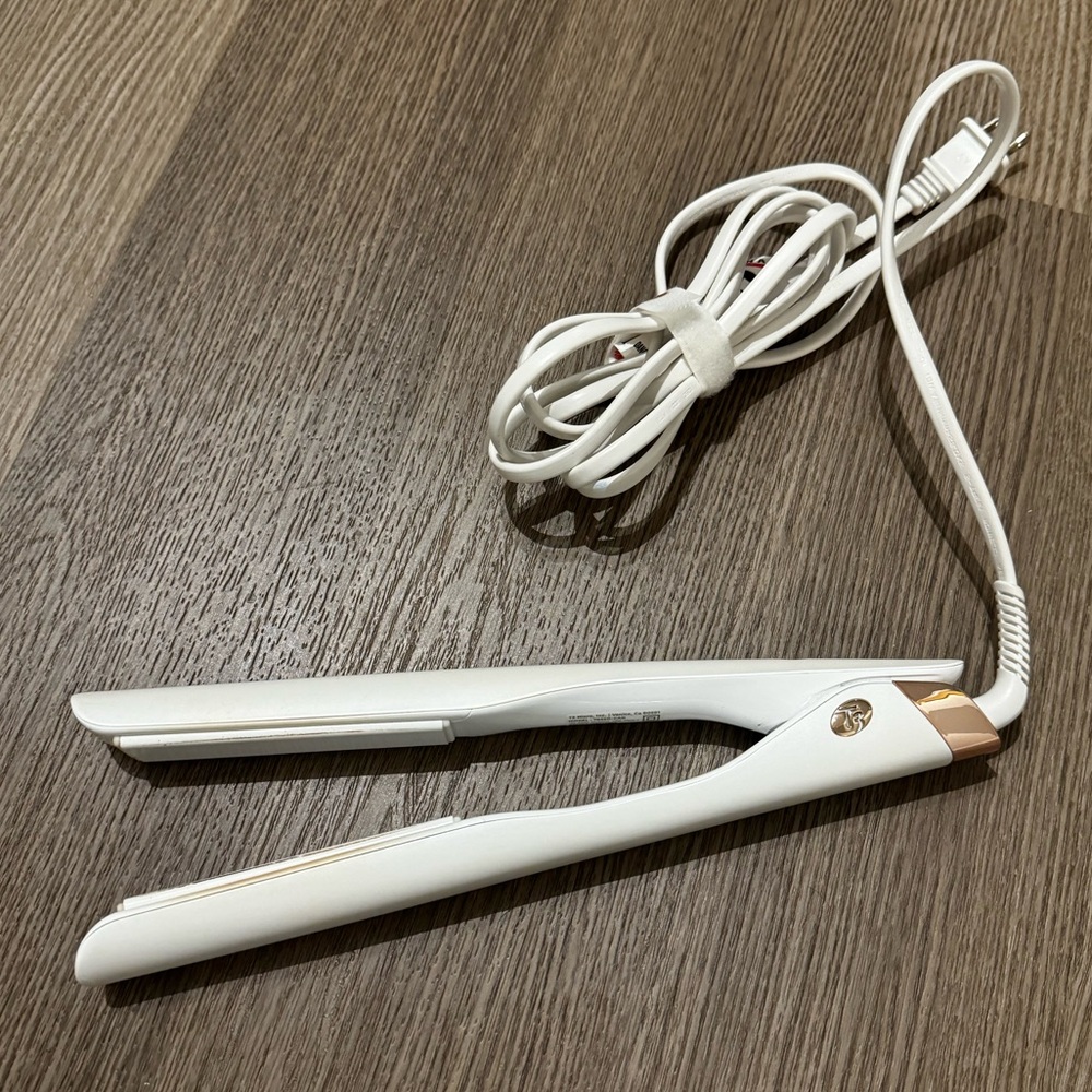 T3 single pass hair straightner